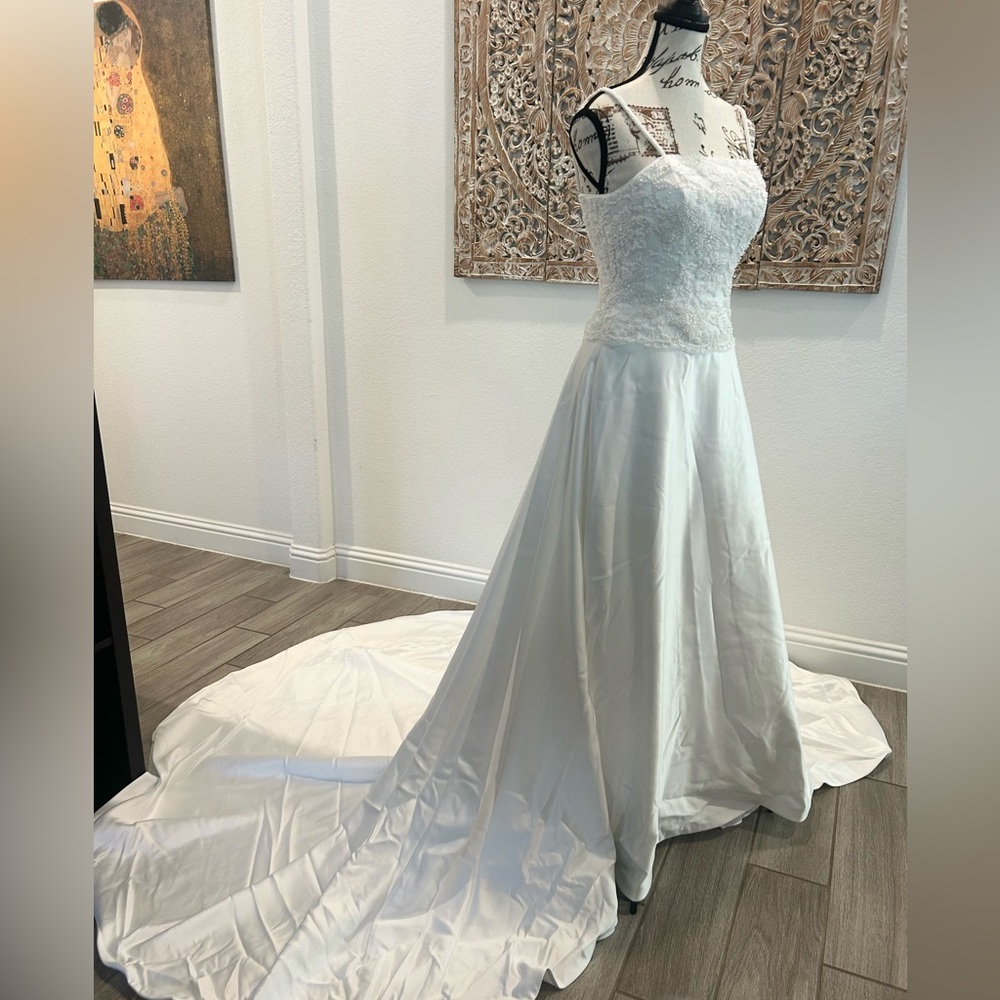 Lana Bisset Size 4 Wedding Dress With Train And Veil